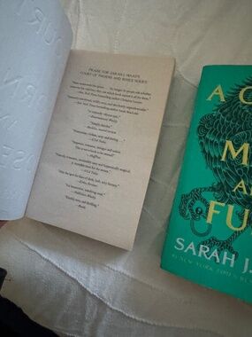 ACOTAR- First two books